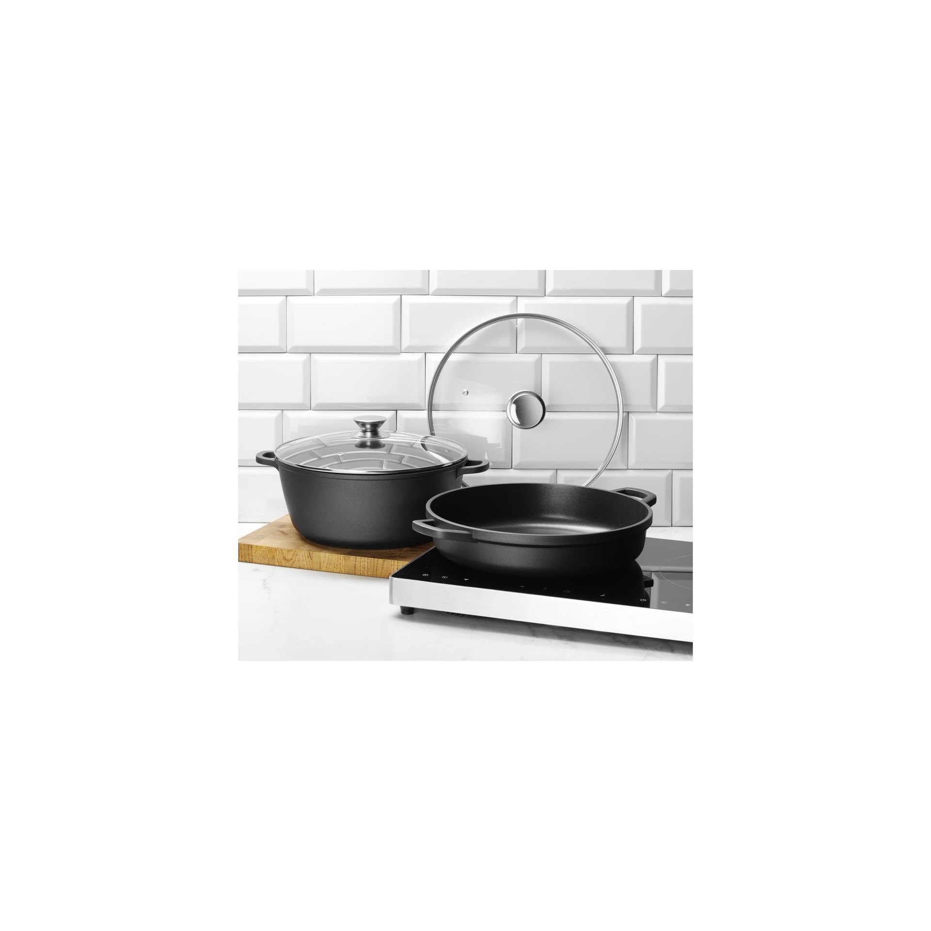Kasserolle mit Antihaft-Beschichtung, 7L, Schwarz, 367x290x(H)122mm Kasserolle mit Antihaft-Beschichtung, 7L, Schwarz, 367x290x(H)122mm