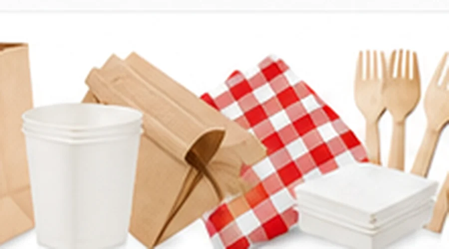 Verpackungen und Verbrauchsmaterial mit Pommesschalen, Burgerboxen, Bechern und Besteck