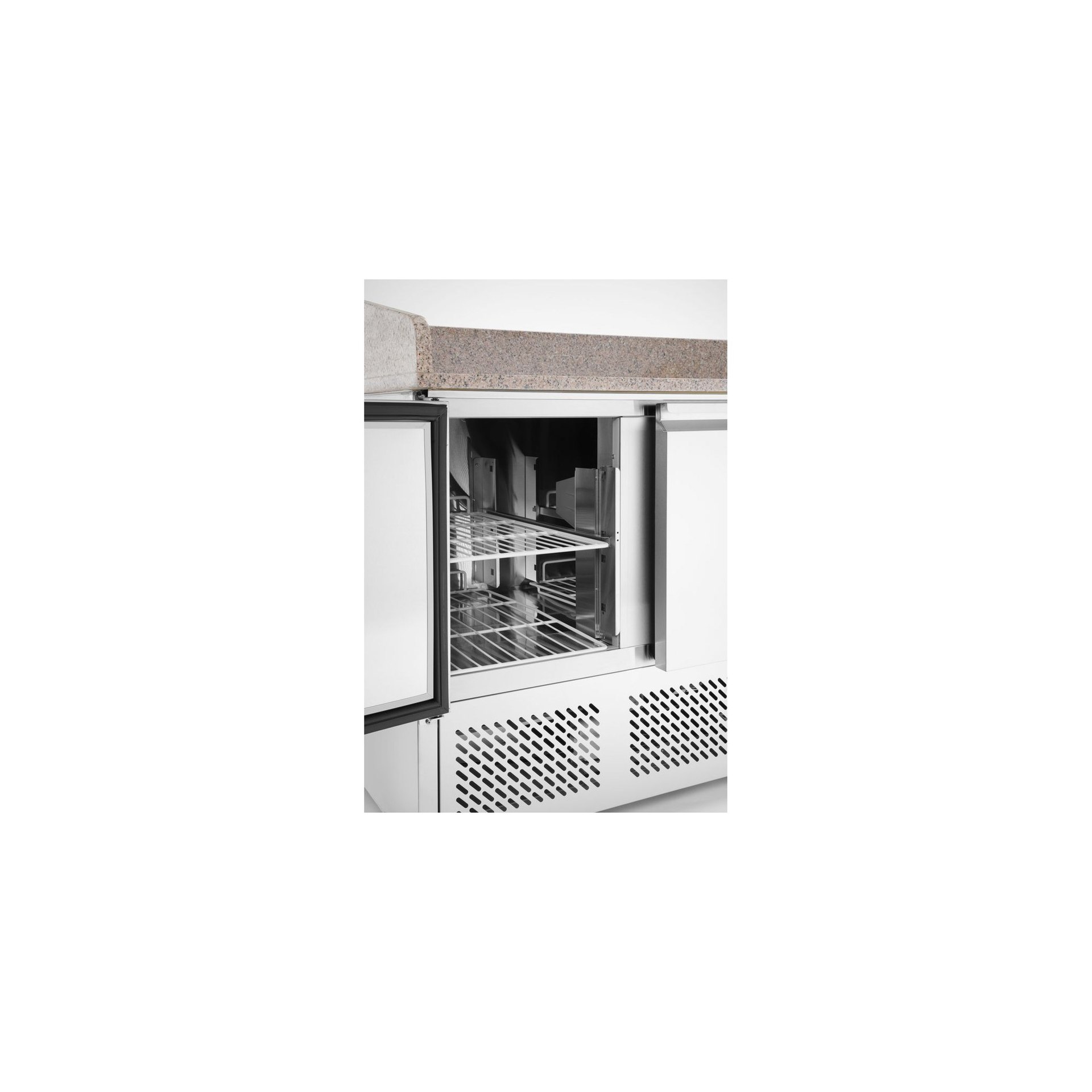 Pizzatisch, dreitürig mit Aufsatzkühlvitrine 380+40L Pizzatisch, dreitürig mit Aufsatzkühlvitrine 380+40L